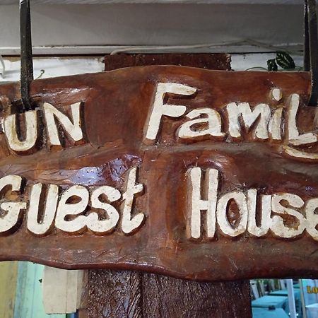 Fun Family Guest House N Jungle Tour ブキットラワン エクステリア 写真