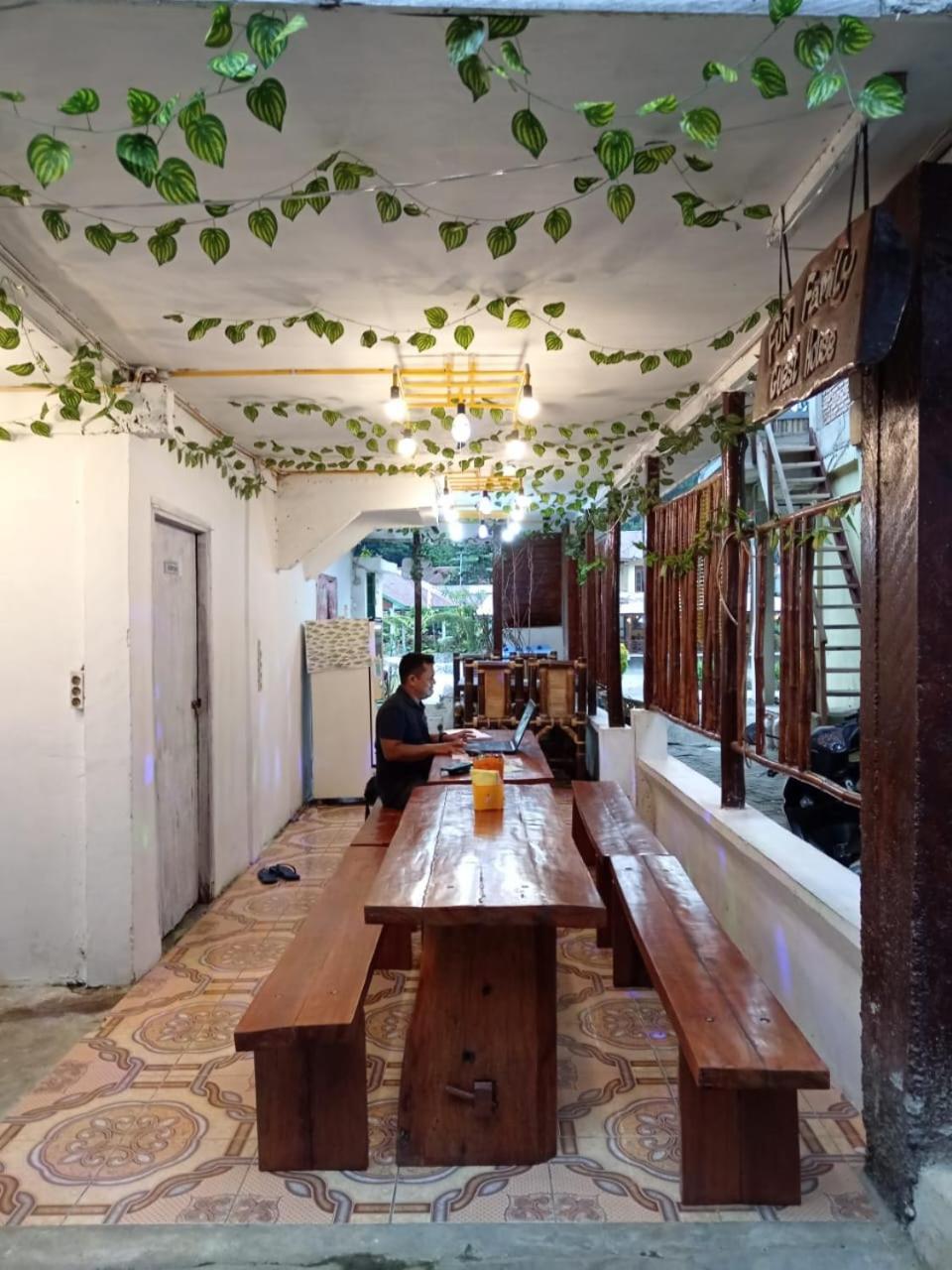 Fun Family Guest House N Jungle Tour ブキットラワン エクステリア 写真