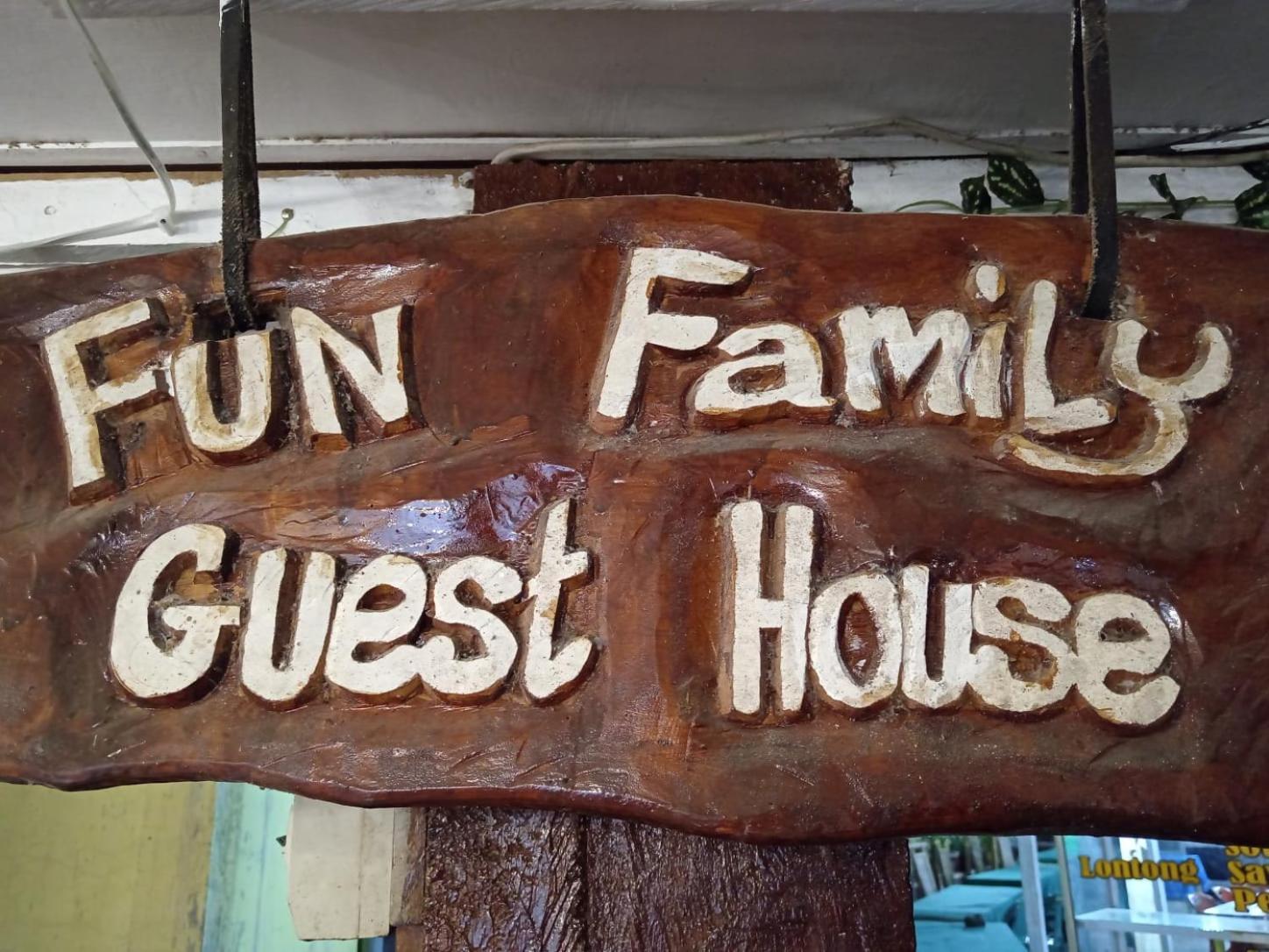 Fun Family Guest House N Jungle Tour ブキットラワン エクステリア 写真