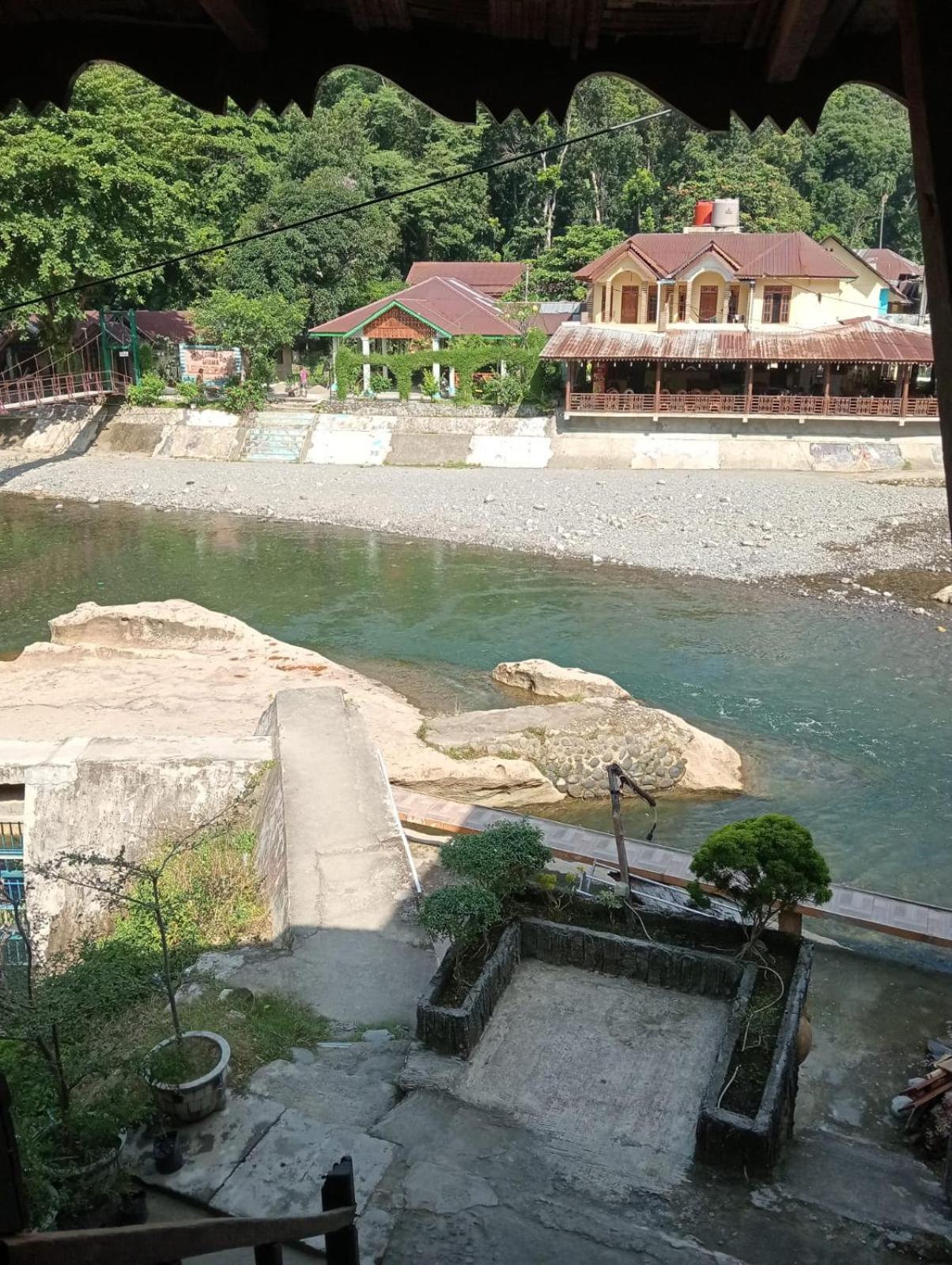 Fun Family Guest House N Jungle Tour ブキットラワン エクステリア 写真