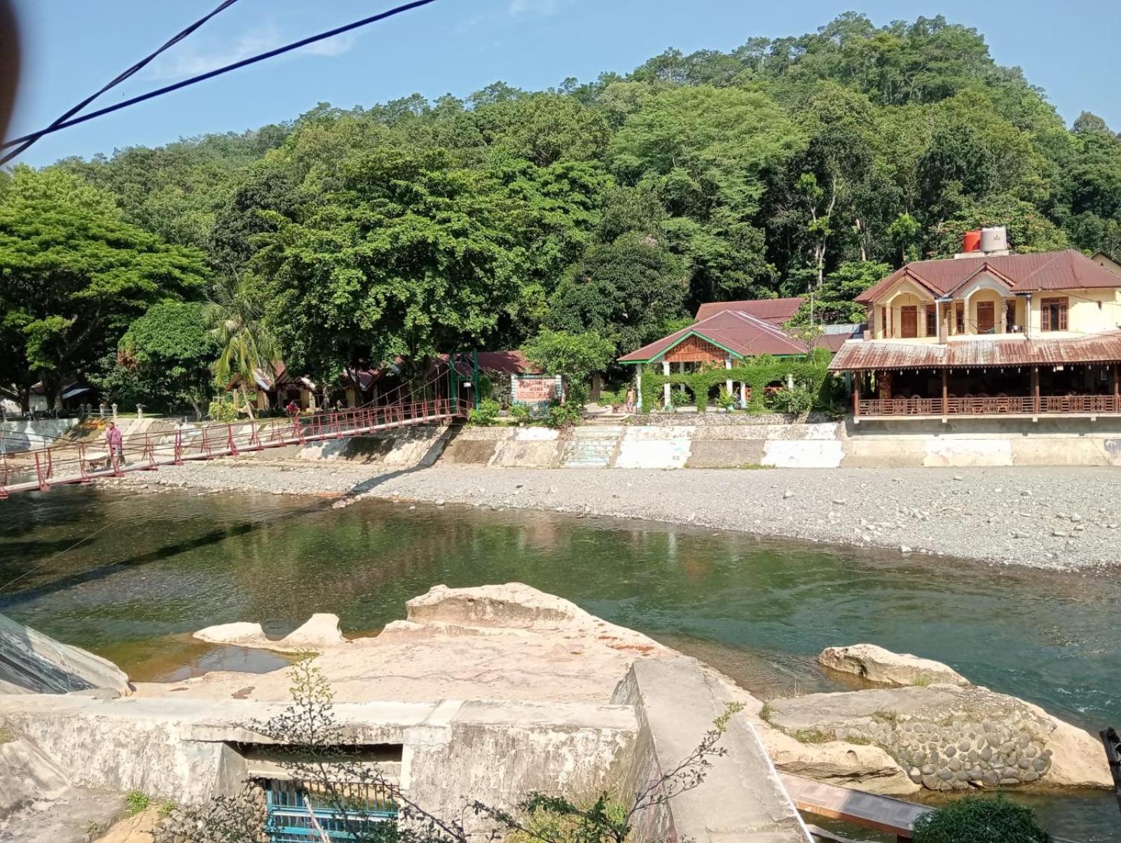 Fun Family Guest House N Jungle Tour ブキットラワン エクステリア 写真